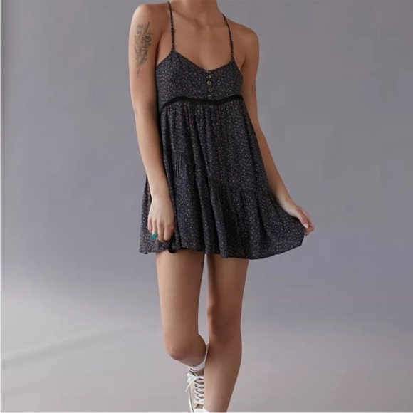 Urban Outfitters Dresses & Skirts - UO Georgia Tiered Mini Dress size M - NEW